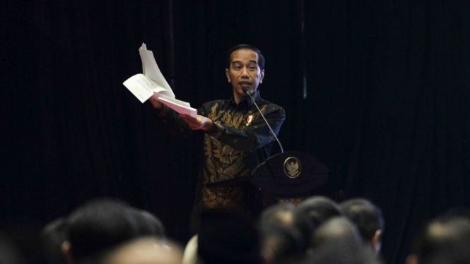 Presiden Joko Widodo memberikan arahan para rapat kerja pemerintah