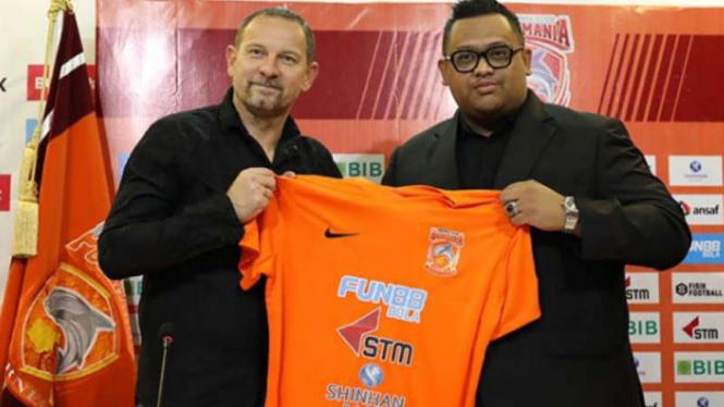 Pelatih Borneo FC, Dejan Antonic.
