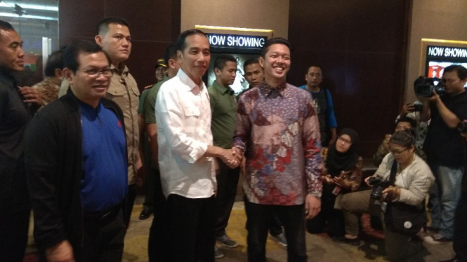 Presiden Jokowi nonton film Yowis Ben di Bioskop Cinemaxx Malang Town Square