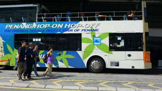 Bus HoHo atau Hop On Hop Off saat melintas di Georgetown, Penang, Malaysia. 