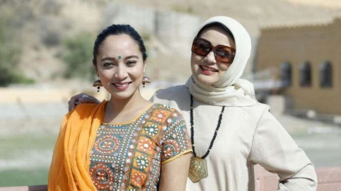 Bella Fawzi bersama ibunda Marissa Haque