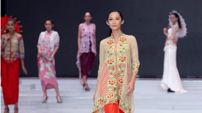 Swing Flowers di Indonesia Fashion Week