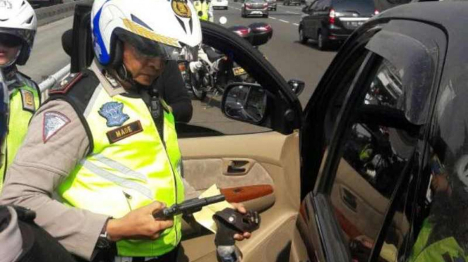 Polisi temukan senjata yang dipakai pengemudi Fortuner todong PJR.