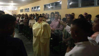 Kamis Putih Haru saat Pastor Basuh Kaki Narapidana