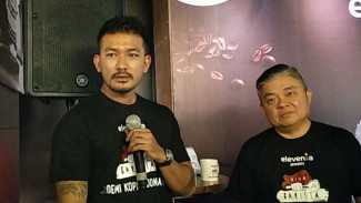 Rio Dewanto Tanam Pohon Kopi Langka di Rumah, Untuk Apa?