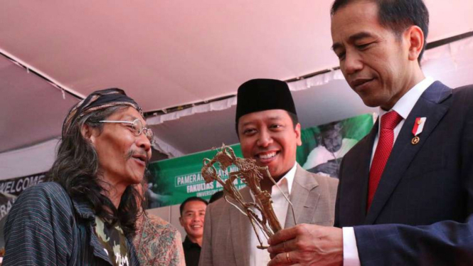 Presiden Jokowi (kanan) dan Ketua Umum PPP Romahurmuziy