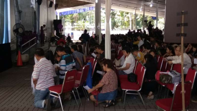 Suasana Ibadah Jumat Agung di Gereja Katedral, Jumat, 30 Maret 2018.