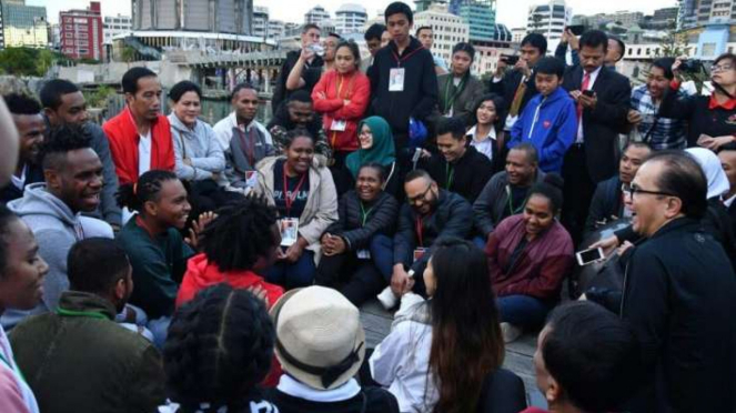 Presiden Jokowi bertemu mahasiswa Papua di Selandia Baru.