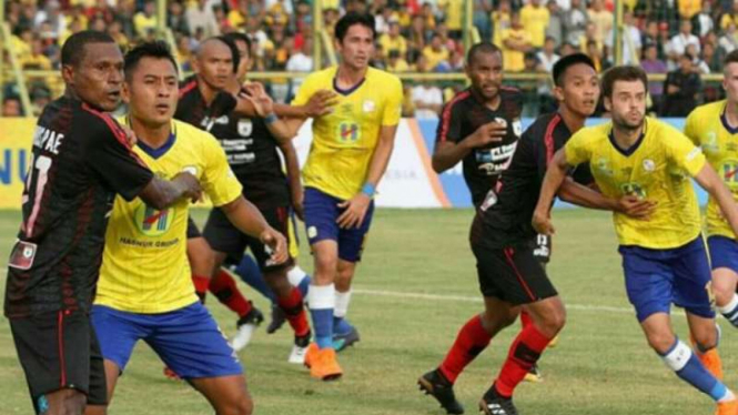 Duel Barito Putera vs Persipura Jayapura.