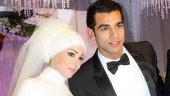 Mohamed Salah dan istrinya, Magi.