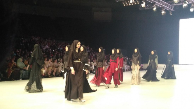 Koleksi Zaskia Sungkar di IFW 2018