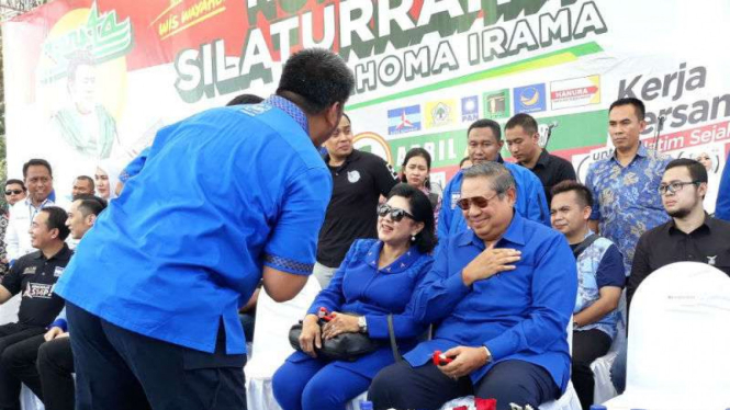 Susilo Bambang Yudhoyono dan Ani Yudhoyono dalam kampanye Khofifah-Emil