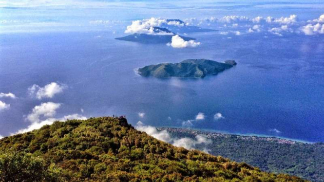 Keindahan Pulau Mare di Maluku Utara