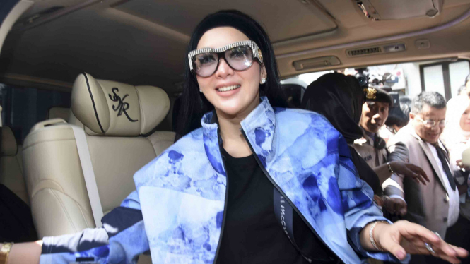 Artis Syahrini menghadiri sidang First Travel