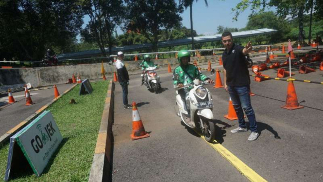 Safety riding Gojek bersama Rifat Driving Labs