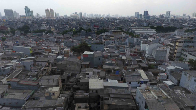 Kondisi pemukiman padat penduduk di Jakarta