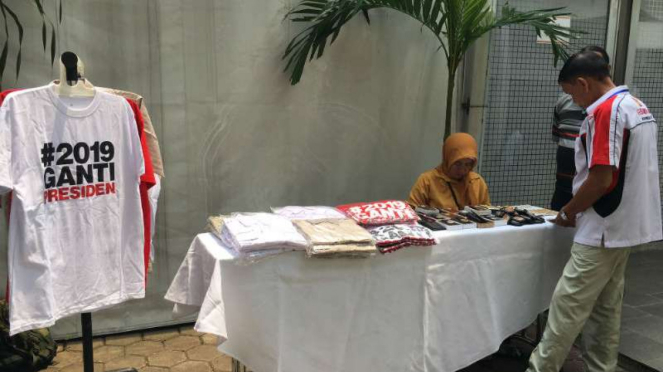 Kaus #2019GantiPresiden dijual di acara Rakernas Partai Gerindra.