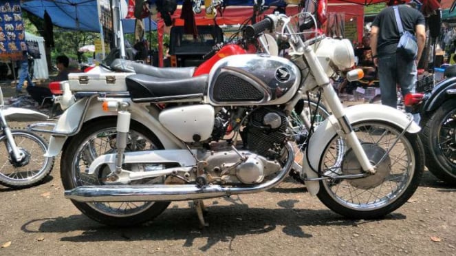 Honda Dream CYP 305