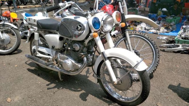 Honda Dream CYP 305