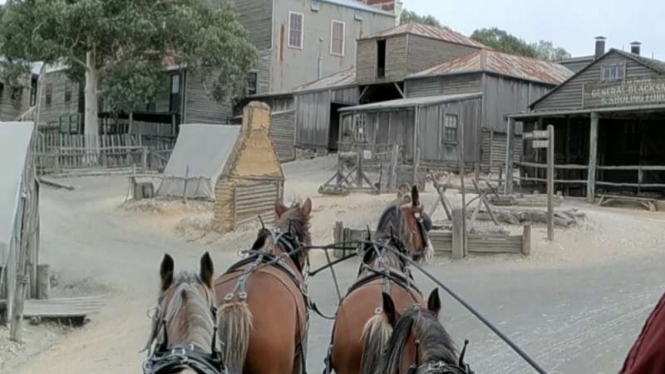Keliling kota tua dengan kereta kuda di Sovereign Hill