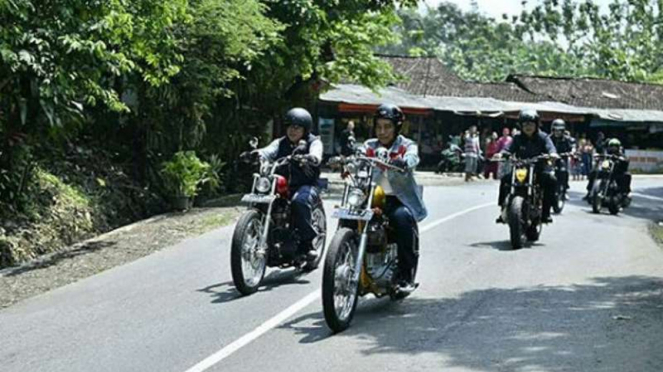 Presiden Jokowi mengendarai motor chopper ke Pelabuhanratu