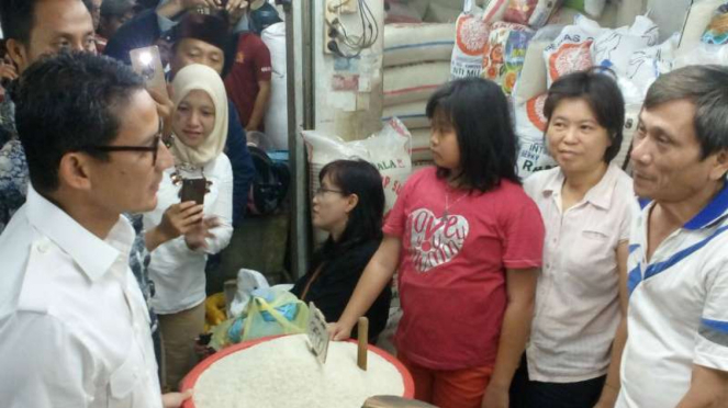Wagub DKI Sandiaga Uno di Pasar Agung, Depok.