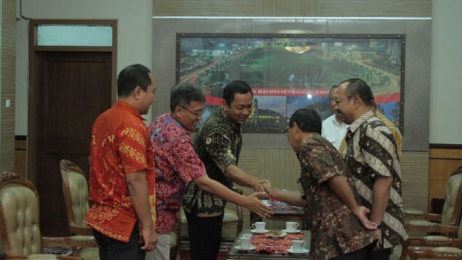  Walikota Semarang, Hendrar Prihadi melakukan pembahasan dengan Kementerian PUPR