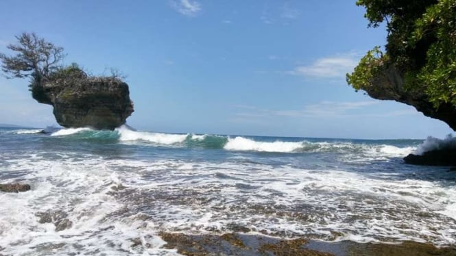 Pantai Madasari di Desa Masawah, Kecamatan Cimerak, Jawa Barat