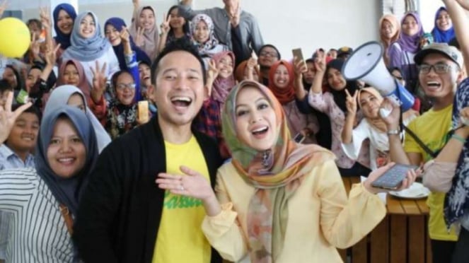 Denny Cagur dan istri, Santi Widihastuti