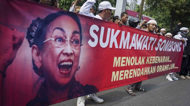 Aksi unjuk rasa terkait puisi Sukmawati Soekarno Putri