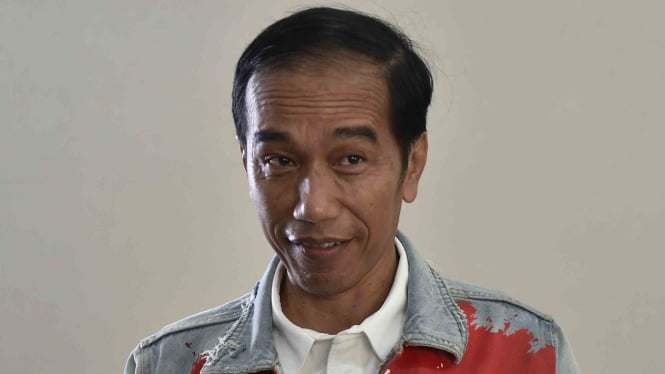 Presiden Joko Widodo menyampaikan keterangan kepada wartawan