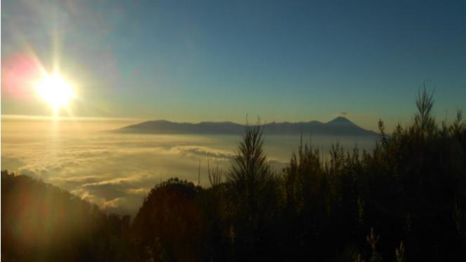 Menikmati Sunrise dan Sunset di Gunung Butak Malang
