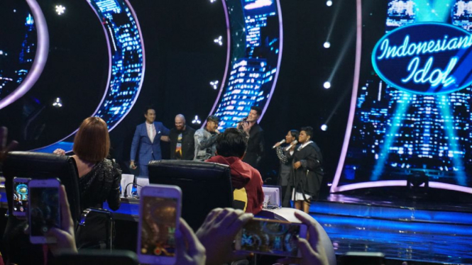 The Script di Spektakuler Show Road To Grand Final Indonesian Idol 2018