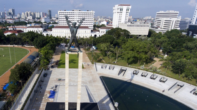 Monumen Pembebasan Irian Barat di Lapangan Banteng