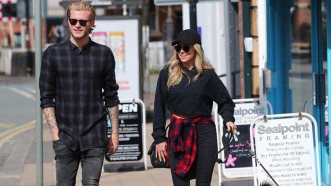 Kiper Liverpool, Loris Karius dan kekasih, Daniella Grace.