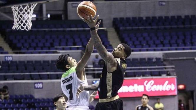 Pemain naturalisasi Timnas Basket Indonesia, Jamarr Johnson (kanan)