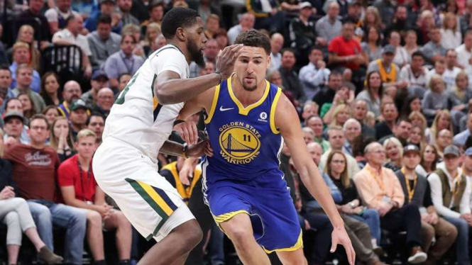 Pertandingan NBA antara Utah Jazz melawan Golden State Warriors