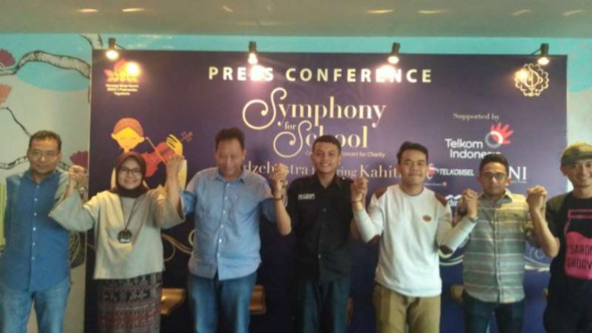 Konser Orkestra SMA 3 Yogyakarta dengan Kahitna