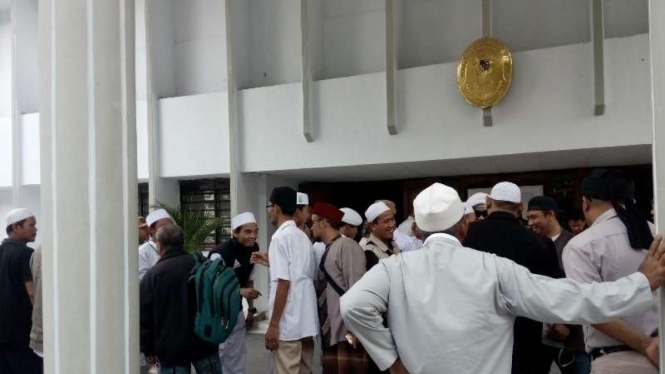 Massa FPI datangi PN Tangerang terkait kasus penodaan agama