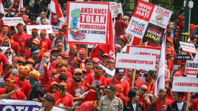 Pedagang seluler Kesatuan Niaga Celullar Indonesia turun jalan di Yogyakarta