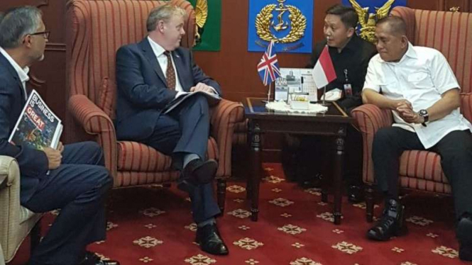 Menteri Muda Inggris urusan Pengadaan Pertahanan Guto Bebb saat mengunjungi Menteri Pertahanan Ryamizard Ryacudu di Jakarta, Kamis 12 April 2018.