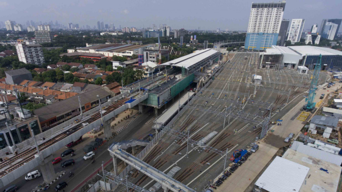 Pembangunan jalur dan depo Mass Rapid Transit (MRT) di Lebak Bulus, Jakarta