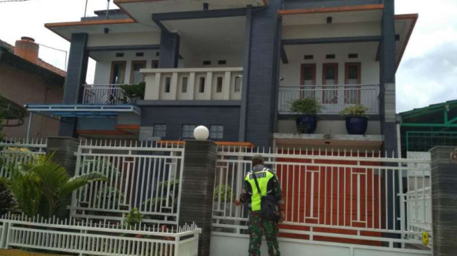 Polisi Temukan Bungker di Rumah Pemilik Miras Maut Bandung