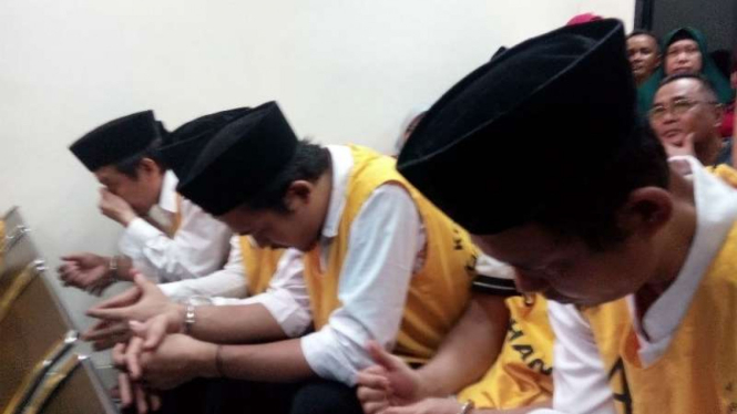 Para terdakwa persekusi menunggu sidang vonis di PN Tangerang.