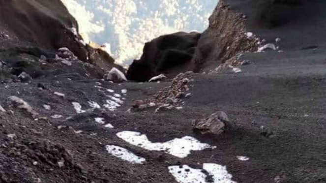 Temuan salju di sejumlah blok puncak Gunung Semeru