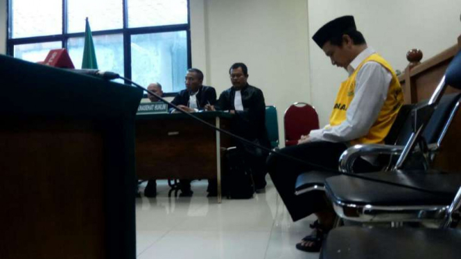 Komarudin alias Toto, terdakwa dalang aksi persekusi sejoli di Cikupa, divonis pidana penjara selama lima tahun oleh Pengadilan Negeri Tangerang, Banten, pada Kamis, 12 April 2018.