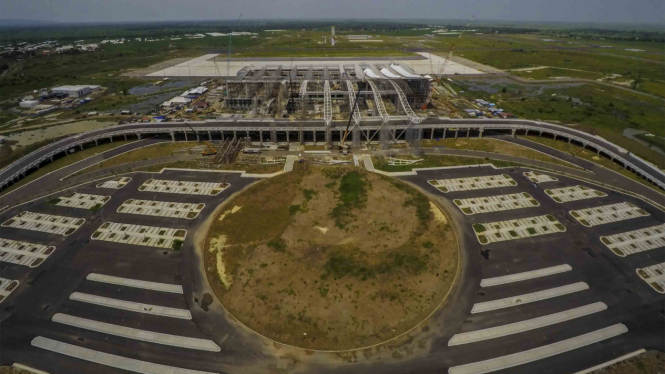 Proyek pembangunan Bandara Internasional Jawa Barat (BIJB) di Kertajati, Majalengka, Jawa Barat
