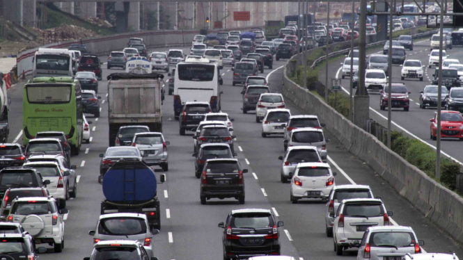 Tol Cibubur, Jakarta.