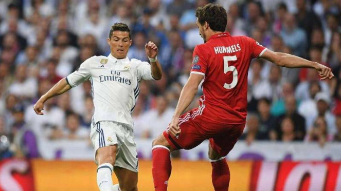 Megabintang Real Madrid, Cristiano Ronaldo (kiri)
