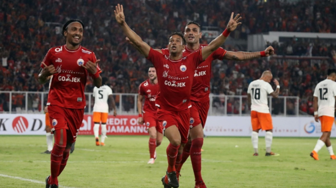 Pemain Persija Jakarta merayakan gol ke gawang Borneo FC